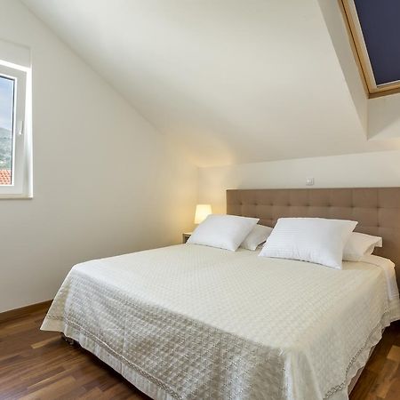 Luxury 3 Bed Apartment, Large Terrace, Pool, Close To Beach And Split! 포드스트라나 외부 사진